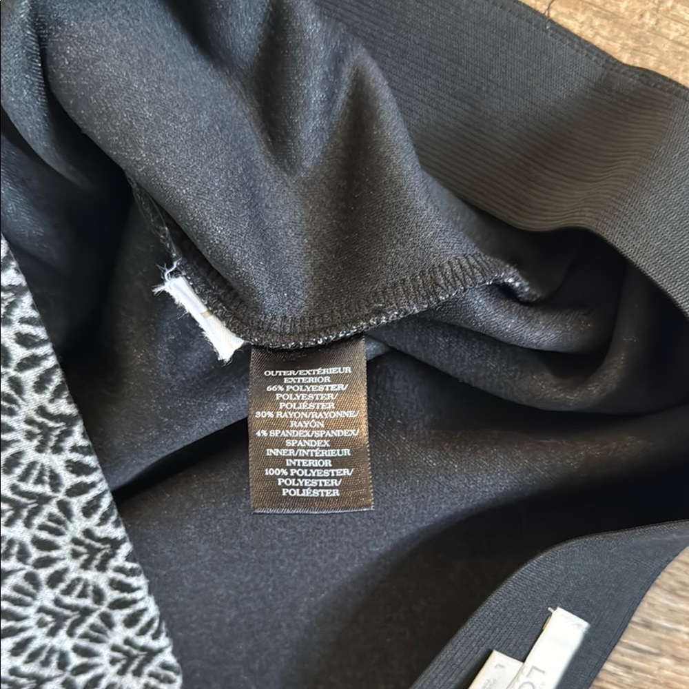 LOFT Stretchy Black and Grey Patterned Skirt - Picture 5 of 6